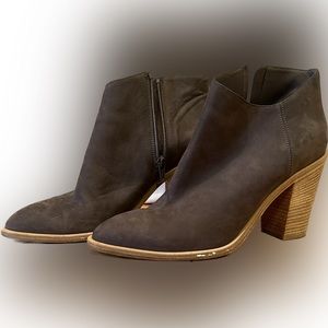 Vince Easton Gray/Tan Booties size 8 US / EUR 38